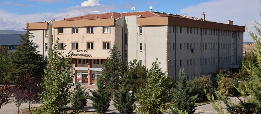 NEVÜ Meslek Yüksekokulu Akreditasyon Sürecine Katkı Sunuyoruz